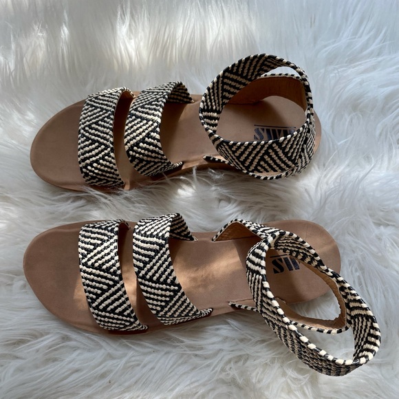 Aztec Tribal Woven Ankle Strap Sandals - Picture 14 of 16